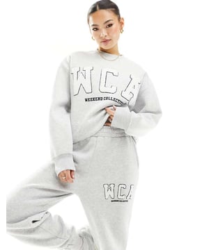 Hoodies & Sweatshirts by ASOS WEEKEND COLLECTIVE Off-duty mood Branded design Crew neck Drop shoulders Oversized fitSold By: Asos