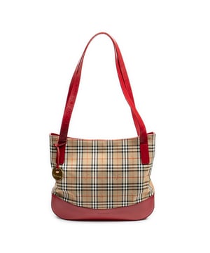 Burberry Bolsas Burberrys Shopping Tote  Bolso bandolera en Beige/Rojo Lienzo y Oro hardware. El producto está en en Excelentes Condiciones (A).
  Dimensiones: 35x30x7 cm 
  Accesorios incluidos: charm
    
  BrandCo Paris encuentra artículos raros y en las mejores condiciones a precios increíbles. ¡Vale la pena tener paciencia! Compra con confianza: todos los artículos de BrandCo Paris son seleccionados y autenticados cuidadosamente por nuestro equipo de expertos.
  Todos los artículos vienen con un certificado de autenticidad y un embalaje entregado por BrandCo Paris.
  Tabla de clasificación de la condición del artículo
  N (como nuevo)
  AA (perfecto estado)
  A (excelente estado)
  AB (muy buen estado)
  B (bueno/regular)