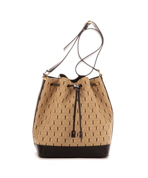 Yves Saint Laurent Bolsas Bucket All Over  Bolso bandolera en Beige Lienzo y Oro hardware. El producto está en Como Nuevo (N).
  Dimensiones: 25x26x15 cm 
  Accesorios incluidos: Pouch attached; Dustbag
    
  BrandCo Paris encuentra artículos raros y en las mejores condiciones a precios increíbles. ¡Vale la pena tener paciencia! Compra con confianza: todos los artículos de BrandCo Paris son seleccionados y autenticados cuidadosamente por nuestro equipo de expertos.
  Todos los artículos vienen con un certificado de autenticidad y un embalaje entregado por BrandCo Paris.
  Tabla de clasificación de la condición del artículo
  N (como nuevo)
  AA (perfecto estado)
  A (excelente estado)
  AB (muy buen estado)
  B (bueno/regular)