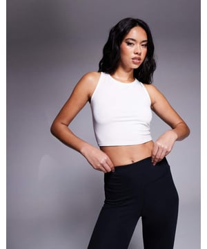 Tops by ASOS 4505 *Saves to inspo folder* Crew neck Logo print to reverse Cropped length Regular fitSold By: Asos