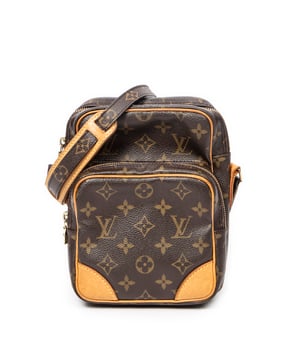 Louis Vuitton Taschen Amazone PM Umhängetasche und Braun Beschichtete Leinwand und Goldenes Messing hardware. Das Produkt ist auf In Zeer Goede Staat (AB).
  Abmessungen: 15x20x9 cm 
  Zubehör inklusive: 
  
  BrandCo Paris hat seltene Artikel und die besten Konditionen zu unglaublichen Preisen vorgestellt. ¡Vale la pena tener paciencia! Kaufen Sie mit Vertrauen: Alle Artikel von BrandCo Paris sind von unserem Expertenteam ausgewählt und authentisch.
  Alle Artikel enthalten ein Echtheitszertifikat und wurden von BrandCo Paris übernommen.
  Tabelle zur Klassifizierung des Artikelzustands
  N (wie neu)
  AA (perfekter Zustand)
  A (ausgezeichneter Zustand)
  AB (sehr guter Zustand)
  B (gut/mittelmäßig)