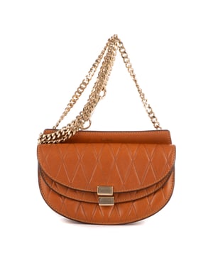 Chloé Bolsas Georgia  Bolso bandolera en Marrón Piel de becerro y Oro hardware. El producto está en en Perfectas Condiciones (AA).
  Dimensiones: 18x12x5 cm 
  Accesorios incluidos: NONE
    
  BrandCo Paris encuentra artículos raros y en las mejores condiciones a precios increíbles. ¡Vale la pena tener paciencia! Compra con confianza: todos los artículos de BrandCo Paris son seleccionados y autenticados cuidadosamente por nuestro equipo de expertos.
  Todos los artículos vienen con un certificado de autenticidad y un embalaje entregado por BrandCo Paris.
  Tabla de clasificación de la condición del artículo
  N (como nuevo)
  AA (perfecto estado)
  A (excelente estado)
  AB (muy buen estado)
  B (bueno/regular)