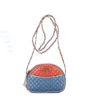 Gucci Bolsas Trapuntata Camera  Bolso bandolera en Azul/ Rosa/Gris Piel de becerro y Oro hardware. El producto está en en Excelentes Condiciones (A).
  Dimensiones: 17.5x12.5x4 cm 
  Accesorios incluidos: Hook Chain; Dustbag; Box
    
  BrandCo Paris encuentra artículos raros y en las mejores condiciones a precios increíbles. ¡Vale la pena tener paciencia! Compra con confianza: todos los artículos de BrandCo Paris son seleccionados y autenticados cuidadosamente por nuestro equipo de expertos.
  Todos los artículos vienen con un certificado de autenticidad y un embalaje entregado por BrandCo Paris.
  Tabla de clasificación de la condición del artículo
  N (como nuevo)
  AA (perfecto estado)
  A (excelente estado)
  AB (muy buen estado)
  B (bueno/regular)