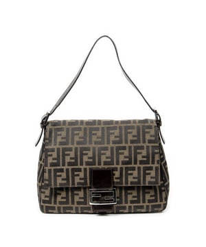 Fendi Bolsas Mama Forever  Bolso bandolera en Bronceado/Marrón oscuro Lienzo y Plata hardware. El producto está en en Excelentes Condiciones (A).
  Dimensiones: 28x19x11 cm 
  Accesorios incluidos: None
    
  BrandCo Paris encuentra artículos raros y en las mejores condiciones a precios increíbles. ¡Vale la pena tener paciencia! Compra con confianza: todos los artículos de BrandCo Paris son seleccionados y autenticados cuidadosamente por nuestro equipo de expertos.
  Todos los artículos vienen con un certificado de autenticidad y un embalaje entregado por BrandCo Paris.
  Tabla de clasificación de la condición del artículo
  N (como nuevo)
  AA (perfecto estado)
  A (excelente estado)
  AB (muy buen estado)
  B (bueno/regular)