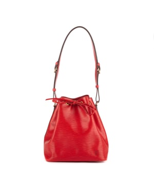 Louis Vuitton Taschen Noe PM Umhängetasche und Rot Kalbsleder und Goldenes Messing hardware. Das Produkt ist auf In Uitstekende Staat (A).
  Abmessungen: 24x26x18 cm 
  Zubehör inklusive: None
  
  BrandCo Paris hat seltene Artikel und die besten Konditionen zu unglaublichen Preisen vorgestellt. ¡Vale la pena tener paciencia! Kaufen Sie mit Vertrauen: Alle Artikel von BrandCo Paris sind von unserem Expertenteam ausgewählt und authentisch.
  Alle Artikel enthalten ein Echtheitszertifikat und wurden von BrandCo Paris übernommen.
  Tabelle zur Klassifizierung des Artikelzustands
  N (wie neu)
  AA (perfekter Zustand)
  A (ausgezeichneter Zustand)
  AB (sehr guter Zustand)
  B (gut/mittelmäßig)