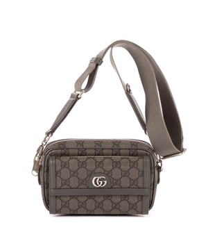 Gucci Tassen Ophidia Camera  Schoudertas in de Grijs Gecoat canvas in de Zilver  hardware. Het product is in In Uitstekende Staat (A).
  Afmetingen: 20x12x6 cm 
  Inclusief accessoires: NONE
      
  BrandCo Paris vindt zeldzame artikelen in de beste staat voor ongelooflijke prijzen. Het is de moeite waard om geduldig te zijn! Koop met vertrouwen: alle artikelen van BrandCo Paris worden zorgvuldig geselecteerd en geverifieerd door ons team van experts.

  Alle artikelen worden geleverd met een certificaat van echtheid en verpakt door BrandCo Paris.

  Classificatietabel voor de conditie van het artikel:

  N (als nieuw)
  AA (perfecte staat)
  A (uitstekende staat)
  AB (zeer goede staat)
  B (goede/redelijke staat)