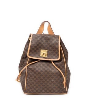 Celine Taschen Small Flap Drawstring Backpack  Rucksack und Beige/Braun Beschichtete Leinwand und Gold hardware. Das Produkt ist auf In Uitstekende Staat (A).
  Abmessungen: 20x23x12 cm 
  Zubehör inklusive: None
  
  BrandCo Paris hat seltene Artikel und die besten Konditionen zu unglaublichen Preisen vorgestellt. ¡Vale la pena tener paciencia! Kaufen Sie mit Vertrauen: Alle Artikel von BrandCo Paris sind von unserem Expertenteam ausgewählt und authentisch.
  Alle Artikel enthalten ein Echtheitszertifikat und wurden von BrandCo Paris übernommen.
  Tabelle zur Klassifizierung des Artikelzustands
  N (wie neu)
  AA (perfekter Zustand)
  A (ausgezeichneter Zustand)
  AB (sehr guter Zustand)
  B (gut/mittelmäßig)