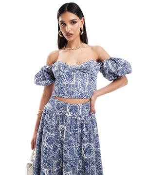 Tops by Abercrombie & Fitch Part of a co-ord set Skirt sold separately Bardot neck Puff sleeves Shirred, stretch panel to back Regular fitSold By: Asos