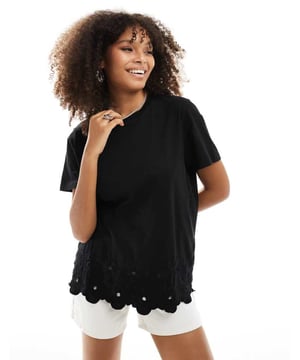 Tops by ASOS DESIGN Double-tap worthy Crew neck Short sleeves Floral embroidery to hem Relaxed fitSold By: Asos