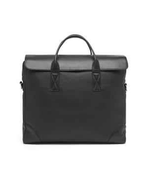 Real leather crossbody satchel from Bolongaro Trevor, with exterior pocket, spacious interior with multiple compartments and pockets. Complete with top handle and adjustable strap, this bag is suitable for any occasion.
Dimensions 8cm x 35cm x 42cm.