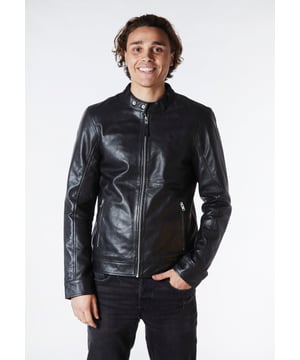 Racer jacket from Bolongaro Trevor in soft real leather. This racer jacket features a classic racing collar, zip pockets and cuffs. This jacket has all the quintessential markers of a great leather jacket.
Our model is 187 cm tall and is wearing size M.