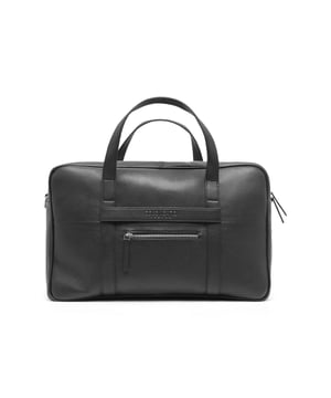 Real leather weekend bag from Bolongaro Trevor, with exterior pocket, large spacious interior with multiple compartments and pockets. Complete with top handle and adjustable strap, this bag is suitable for any occasion.
Dimensions 22cm x 28cm x 44cm.