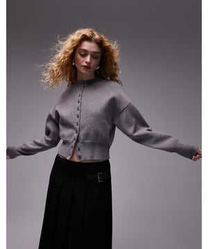 Jumpers & Cardigans by Topshop Welcome to the next phase of Topshop Crew neck Button placket Long sleeves Regular fitSold By: Asos