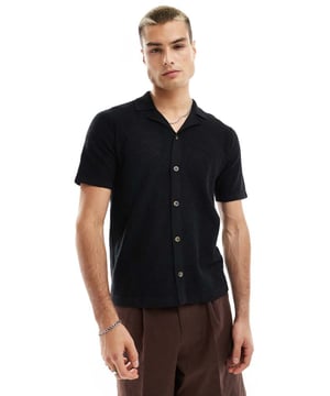 Shirts by ONLY & SONS Add-to-bag material Revere collar Button placket Short sleeves Regular fitSold By: Asos
