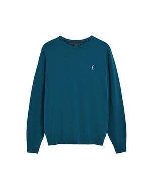 Eleganz ist Ihnen mit unserem gestrickten Baumwollpullover mit Rundkragen für Herren gewiss. Seine reguläre Passform passt sich allen Körpertypen an. Rippbündchen an Kragen, Ärmeln und Taille sorgen für einen perfekten Sitz. Das dezente marineblaue Nahtband am Kragen mit eingraviertem Polo Club Logo unterstreichen die Eleganz dieses Pullovers. Charakteristische Stickerei unseres Rigby Go-Logos in Kontrastfarbe auf der Brust. Kombinieren Sie ihn mit einer Jeans für einen legeren Look oder einer Chinohose für ein eleganteres Outfit.