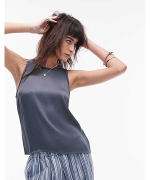 Tops by Topshop This is Topshop Crew neck Button-keyhole back Regular fitSold By: Asos