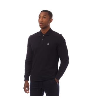Heren C.P. Company Stretch Piquet Langarm Polo Shirt in navy.- Geribbelde polokraag.- Twee knoopsluiting.- Lange mouwen met geribbelde manchetten.- Merken gestikt op de borst.- Zijsplitten in de onderkant.- Regular fit.- 95% Katoen  5% Elastaan.- Ref: 18CMPL061A888