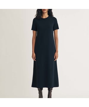 Women's Nobodys Child Jade Midi T-Shirt Dress. Everyone loves a T-Shirt dress. This navy blue number is so easy to wear in a relaxed fit. It’s super soft at the top with a crew neck and A-line skirt that skims the body. We’re wearing ours with knee-high boots.- Crew neck.- Short sleeves.- Designed for a relaxed fit.- Size tip: we recommend your usual size. Material: 77% Organic Cotton, 17% Polyester, 6% Elastane. Ref: D242772MLT.