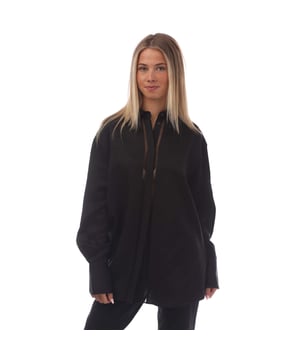 Dames Hugo Boss Beina Blouse in zwart.- Klassieke kraag.- Lange mouwen met knoopmanchetten.- Volledige knoopsluiting.- Gemengd met linnen en afgewerkt met ladderkant.- 59% Viscose 41% Linnen.- Ref: 50514716001