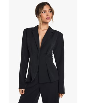 Sophisticated wrap-style blazer with ruched detailing
        Flattering regular fit for versatile styling
        Collared neckline adds a touch of refinement
        Long sleeves for a polished silhouette
        Ideal for creating a chic evening ensemble
    
    Make a striking impression with this geraffter wickel-blazer, a must-have piece for the fashion-forward woman. The wrap-style design, accentuated by ruched detailing, creates a figure-flattering silhouette that's perfect for a night out on the town. Whether you're heading to a trendy bar or meeting friends for drinks, this blazer effortlessly transitions from day to night. Style it with wide-leg trousers and strappy heels for a sophisticated look, or pair it with a sleek mini skirt and statement jewellery for a bold, club-ready outfit. The versatile regular fit allows for easy layering, making it an essential piece for the urban nightlife scene. Embrace your confidence and let this blazer be the cornerstone of your going-out wardrobe, ready to take you from casual drinks to dancing the night away in style.