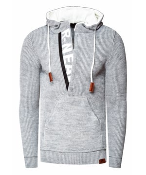Rusty Neal Herren Strick-Pullover
 
Passform: Slim Fit
Material: 70% Polyacryl, 30% Baumwolle
Gewicht: 500 gr
Herstellungsland: Türkei
Webart: Grobstrick
Kragenform: Kapuze
 
ZUFRIEDENHEITSGARANTIE: Bei uns kaufen Sie ohne Risiko, da wir unbegründete Rückgaben akzeptieren und zeitlich die Rückzahlung Erstatten. Unsere Firmenphilosophie lautet nach wie vor: "Der Kunde ist König" unser Anliegen ist es zu jeder Zeit den bestmöglichen Service zu bieten mit Firmensitz: Deutschland
HERSTELLUNG/PRODUKTION: Als Gründer wie auch Hersteller, Designen und Produzieren wir unsere Produkte als Familienunternehmen von A-Z autonom, daher können wir Qualität garantieren wie auch ein optimales Preis-Leistungs-Verhältnis. Hergestellt unter fairen Arbeitsbedingungen mit hochwertigen Materialien welche schonend verarbeitet wurden (kein Chemiegeruch). Zeitloses Design aus dem Herkunftsland: Türkei
PASSFORM: Angefertigt aus qualitativ hochwertiger wie auch anschmiegsamer Baumwollmischung, garantiert dieser Pullover einen absolut bequemen Sitz mit Wohlfühlfaktor. Unser Model trägt bei einer Körpergröße von 1,85 m und einem Gewicht über 80 kg die Größe: M (Medium). An den Europäischen Markt angepasst bieten wir diesen Pullover in folgender Passform an: Slim Fit
ANLASS: Für die kalte Jahreszeit ist dieser Strickpullover sehr warm und bequem zu tragen, KEIN KRATZEN durch hochwertige Materialien und Verarbeitung, das zeitlose und doch Moderne Design garantiert einen Stilvollen Auftritt, ob im Büro oder Business Meetings wie auch Casual am Nachmittag oder als toller Akzent auf Partys oder anderen Veranstaltungen.
MASCHINENWÄSCHE: Durch die hochwertige Verarbeitung der Materialien treten nach der Wäsche keine Farbverluste auf, auch das Einlaufen des Pullovers ist kein Thema mehr! Qualität die sich auch nach unzähligen Waschgängen gewaschen hat!
 