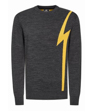 Rusty Neal Herren Strick-Pullover
 
Passform: Casual Fit
Material: 75% Polyacryl, 25% Baumwolle
Gewicht: 500 gr
Herstellungsland: Türkei
Webart: Grobstrick
Kragenform: Rundhals
 
ZUFRIEDENHEITSGARANTIE: Bei uns kaufen Sie ohne Risiko, da wir unbegründete Rückgaben akzeptieren und zeitlich die Rückzahlung Erstatten. Unsere Firmenphilosophie lautet nach wie vor: "Der Kunde ist König" unser Anliegen ist es zu jeder Zeit den bestmöglichen Service zu bieten mit Firmensitz: Deutschland
HERSTELLUNG/PRODUKTION: Als Gründer wie auch Hersteller, Designen und Produzieren wir unsere Produkte als Familienunternehmen von A-Z autonom, daher können wir Qualität garantieren wie auch ein optimales Preis-Leistungs-Verhältnis. Hergestellt unter fairen Arbeitsbedingungen mit hochwertigen Materialien welche schonend verarbeitet wurden (kein Chemiegeruch). Zeitloses Design aus dem Herkunftsland: Türkei
PASSFORM: Angefertigt aus qualitativ hochwertiger wie auch anschmiegsamer Baumwollmischung, garantiert dieser Pullover einen absolut bequemen Sitz mit Wohlfühlfaktor. Unser Model trägt bei einer Körpergröße von 1,85 m und einem Gewicht über 80 kg die Größe: M (Medium). An den Europäischen Markt angepasst bieten wir diesen Pullover in folgender Passform an: Casual Fit
ANLASS: Für die kalte Jahreszeit ist dieser Strickpullover sehr warm und bequem zu tragen, KEIN KRATZEN durch hochwertige Materialien und Verarbeitung, das zeitlose und doch Moderne Design garantiert einen Stilvollen Auftritt, ob im Büro oder Business Meetings wie auch Casual am Nachmittag oder als toller Akzent auf Partys oder anderen Veranstaltungen.
MASCHINENWÄSCHE: Durch die hochwertige Verarbeitung der Materialien treten nach der Wäsche keine Farbverluste auf, auch das Einlaufen des Pullovers ist kein Thema mehr! Qualität die sich auch nach unzähligen Waschgängen gewaschen hat!
 