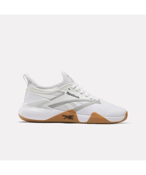 Verhoog je training met de Reebok Nano Court 'White Gum' voor vrouwen. Ontworpen voor veelzijdigheid, hebben deze schoenen een slank wit bovenwerk gecombineerd met een stijlvolle gumrubberen zool, wat zowel elegantie als prestaties biedt. Gemaakt met geavanceerde demping en ondersteuning, zorgen ze voor maximaal comfort tijdens intensieve sessies. Ademende materialen houden je voeten koel, terwijl de duurzame constructie bestand is tegen rigoureuze trainingen. Perfect voor de sportschool of het veld, omarm de ultieme mix van stijl en functionaliteit met de Reebok Nano Court. Ref: 100201564