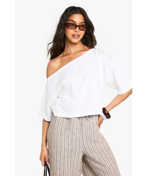 Steal the style top spot in a statement separate from the tops collectionCamis or crops, bandeaus or bralets, we've got all the trend-setting tops so you can stay statement in separates this season. Hit refresh on your jersey basics with pastel hues and pick a quirky kimono to give your ensemble that Eastern-inspired edge. Off the shoulder styles are oh-so-sweet, with slogans making your tee a talking point.