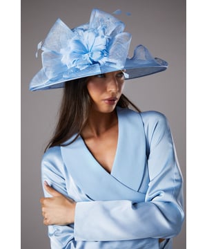 Elevate your wedding ensemble with our stunning large floral rose feather hat, perfect for the mother of the bride or mother of the groom. This traditional piece beautifully matches back to the collection allowing you to match your headpiece back to your dress.