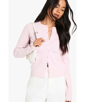 Steal the style top spot in a statement separate from the tops collectionCamis or crops, bandeaus or bralets, we've got all the trend-setting tops so you can stay statement in separates this season. Hit refresh on your jersey basics with pastel hues and pick a quirky kimono to give your ensemble that Eastern-inspired edge. Off the shoulder styles are oh-so-sweet, with slogans making your tee a talking point.