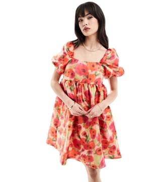 Dresses by Vila Occasions made easy Floral design Square neck Puff sleeves Zip-back fastening Regular fitSold By: Asos