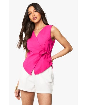 Steal the style top spot in a statement separate from the tops collectionCamis or crops, bandeaus or bralets, we've got all the trend-setting tops so you can stay statement in separates this season. Hit refresh on your jersey basics with pastel hues and pick a quirky kimono to give your ensemble that Eastern-inspired edge. Off the shoulder styles are oh-so-sweet, with slogans making your tee a talking point.