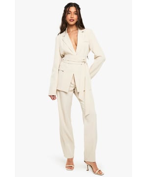 Trousers are a more sophisticated alternative to skinniesTrousers take on a realxed silhouette for the new season, with sports tailoring setting the trends and the wide leg one to watch. Pick printed palazzo pants for a dramatic day time look and tone down with a basic tee, or go for androgynous appeal in tapered man pants and wear with worn-in trainers for a trend-led twist.