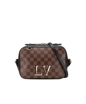 The Santa Monica features a damier ebene canvas body with leather trim a flat leather top handle a detachable flat leather strap a top zip closure and an interior slip pocket.Brand: Louis VuittonCondition: Pre-lovedType: SatchelRating: B+Main Material: CanvasDimensions (LxWxD): 14.5x21x7Strap Drop: 56Comments: Exterior Bottom Scratched. Exterior Corners Worn. Exterior Handle Creased Worn. Interior Lining Worn. Interior Lining stained with Other. Practical Attachment Scratched. Exterior Top stained with Other. Zipper Scratched.