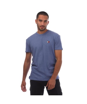 Mens Tommy Hilfiger Tonal Badge T- Shirt in blue.- Ribbed crewneck.- Short sleeves.- Slightly dropped shoulders.- Tonal Tommy badge patch on chest.- Tommy Jeans branding.- Regular fit.- 100% Cotton.- Ref.: DM0DM20322DSF