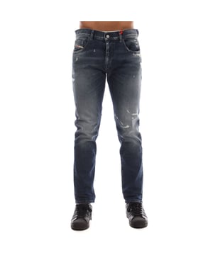 Heren Diesel 2019 D-Strukt Slim-Fit Jeans in denim. - Rits en knoopsluiting. - Vijf pockets ontwerp. - Lussen voor de riem. - Diesel branding op de achterkant en het muntvakje. - Slim fit. - 99% Katoen 1% Elastaan. - Ref: A0356209J9701
