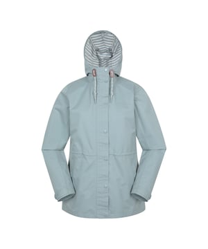 100% Polyester. Ontwerp: Effen. Stoftechnologie: Ademend, Duurzaam Waterafstotend, PFC-vrij, Waterdicht. Mouw: Met knopen. Halslijn: Kap, Opstaande kraag. Mouwtype: Lange mouwen. Getapete naden. Kenmerken van de capuchon: Koord, Gestreepte voering. Zakjes: 2 zijzakken, Met knopen. Sluiting: Volledige ritssluiting, Drukknoop. Waterdichtheidsclassificatie: 2000mm. 2000g/m²/24uur. Taille: Deeltelijk elastisch. 6 UK: 33 in. 8 UK: 34 in. 10 UK: 35 in. 12 UK: 37 in. 14 UK: 39 in. 20 UK: 47 in. 22 UK: 50 in. 18 UK: 44 in. 16 UK: 41 in.