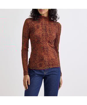 Women's Nobodys Child Lyra Snake Print Funnel Neck Long Sleeve Top. A true essential. With a high neckline and long sleeves, this brown snake print top is the perfect layering piece. Style with your favourite jeans or layer under pinnies, waistcoats, dungarees and more.- High neck.- Long sleeves.- Soft stretch jersey fabric.- Designed for a close cut.- Size tip: we recommend your usual size. Material: 95% Ecovero™ Viscose, 5% Elastane. Ref: T250945MLT.