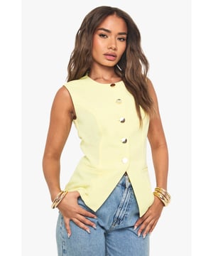 Steal the style top spot in a statement separate from the tops collectionCamis or crops, bandeaus or bralets, we've got all the trend-setting tops so you can stay statement in separates this season. Hit refresh on your jersey basics with pastel hues and pick a quirky kimono to give your ensemble that Eastern-inspired edge. Off the shoulder styles are oh-so-sweet, with slogans making your tee a talking point.