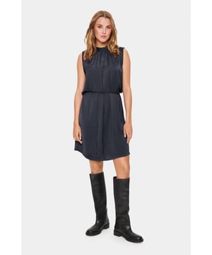 Regular fit,Net onder de knie,Mouwloos  Fijne was 30°, niet bleken, niet in de droger drogen, Druipnat ophangen, koud strijken max. 110° C, Droogreiniging  100% Polyester