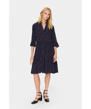 Casual fit,Knie  Fijne was 30°, niet bleken, niet in de droger drogen, Druipnat ophangen in de schaduw, koud strijken max. 110° C, Droogreiniging  100% Viscose (LENZING™ ECOVERO™)