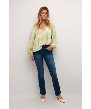 Regular fit,Heup lengte,Lange mouwen  Wassen op 30°, niet bleken, niet in de droger drogen, Druipnat ophangen in de schaduw, koud strijken max. 110° C, Droogreiniging  100% Viscose