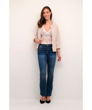 Feminine,Korte lengte,3/4 mouwen  Fijne was 30°, niet bleken, niet in de droger drogen, Druipnat ophangen in de schaduw, koud strijken max. 110° C, Chemisch laten reinigen.  62% Polyester,38% Katoen