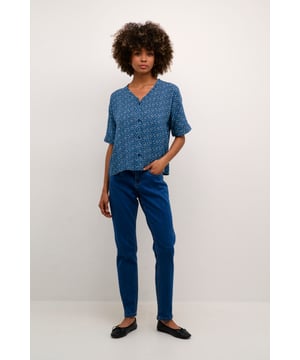Baggy fit,Korte lengte,Korte mouwen  Fijne was 30°, niet bleken, niet in de droger drogen, Druipnat ophangen in de schaduw, koud strijken max. 110° C, Droogreiniging  100% Viscose (LENZING™ ECOVERO™)
