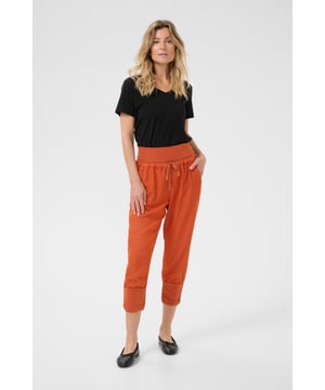 Loose fit,Elastische taille,6/8 lengte,Straight  Wassen op 30°, niet bleken, niet in de droger drogen, Druipnat ophangen in de schaduw, koud strijken max. 110° C, Chemisch laten reinigen.  68% Viscose,32% Polyester