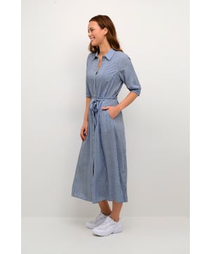Zally,Feminine,Midi lengte,Elleboog lengte  Fijne was 30°, niet bleken, niet in de droger drogen, Druipnat ophangen in de schaduw, koud strijken max. 110° C,   100% Viscose (LENZING™ ECOVERO™)