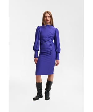 Slim fit,Über Knielänge,Lange Ärmel  30° waschbar, Nicht bleichen, Nicht im Trockner trocknen, Tropnass aufhängen im Schatten, Kalt bügeln max. 110° C, Nicht trockenreinigen  94% Viskose (LENZING™ ECOVERO™),6% Elasthan