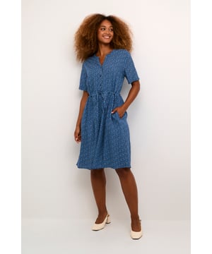Zally,Feminine,Knie,Korte mouwen  Fijne was 30°, niet bleken, niet in de droger drogen, Druipnat ophangen in de schaduw, koud strijken max. 110° C,   100% Viscose (LENZING™ ECOVERO™)