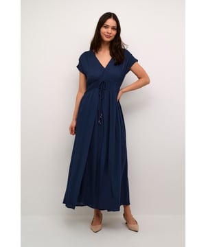 Feminine,Lange lengte,Kapmouwen  Fijne was 30°, niet bleken, niet in de droger drogen, Druipnat ophangen, koud strijken max. 110° C, Droogreiniging  100% Viscose