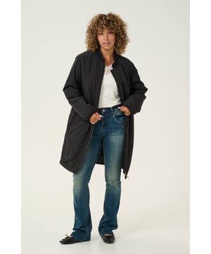 Loose fit,Taille lengte,Lange mouwen  Fijne was 30°, niet bleken, drogen in droger behoedzaam, Druipnat ophangen in de schaduw, niet strijken, Niet droog reinigen  100% Polyester